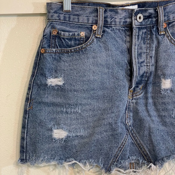 Umgee 26 Medium Wash Distressed Raw Hem Mini Denim Skirt - Picture 3 of 10